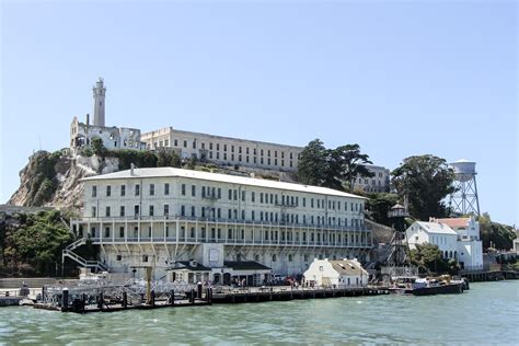 Die gefängniszellen im berüchtigten alcatraz gefängnis. Alcatraz - Die Gefängnisinsel in der Bucht von San ...