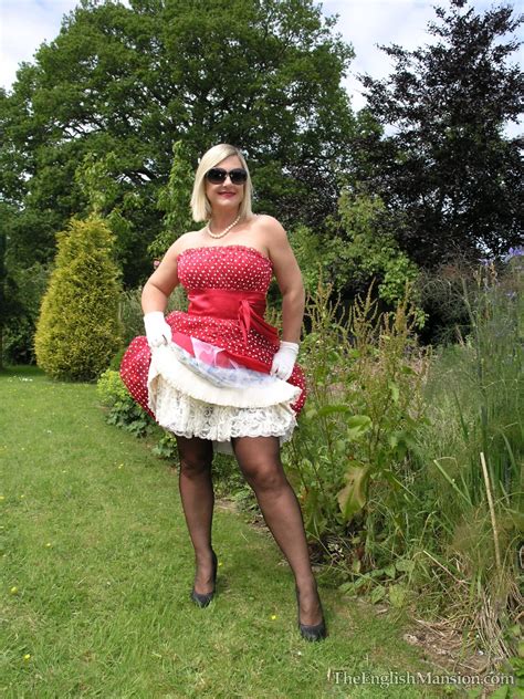 the english mansion s free preview gallery mistress takes her frilly maid for a picnic and a wank