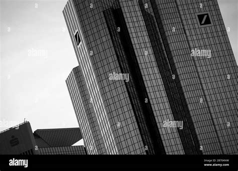 Deutsche Bank Turm Fotos Und Bildmaterial In Hoher Auflösung Alamy