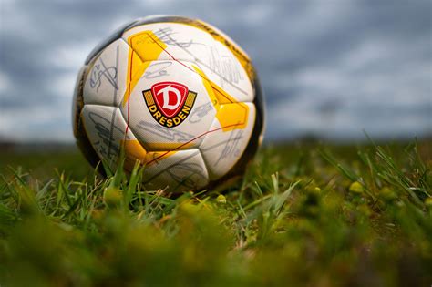 Bundesliga) current squad with market values transfers rumours player stats fixtures news. Schwerer Schlag für DFL-Pläne: Dynamo für zwei Wochen in ...