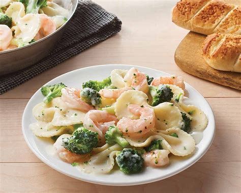 With rich alfredo sauce mixed with a tomato and basil blend, this dish is the perfect balance of creamy tomato and fresh, juicy shrimp. Our shrimp and broccoli Alfredo skillet meal features bow tie pasta with broccoli florets and ...