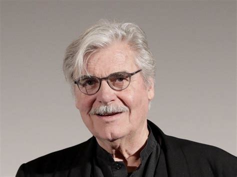 He is a praised stage actor and is a steady ensemble member of the burgtheater since 1999. Burgschauspieler: Peter Simonischek über den «Crescendo ...