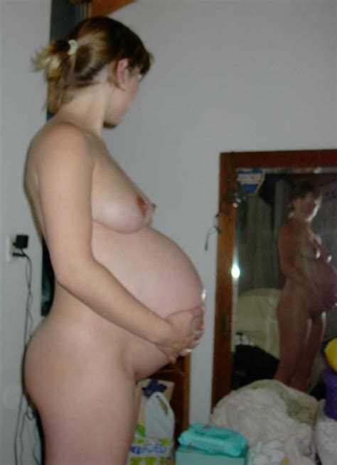 Nude Pregnant Mom