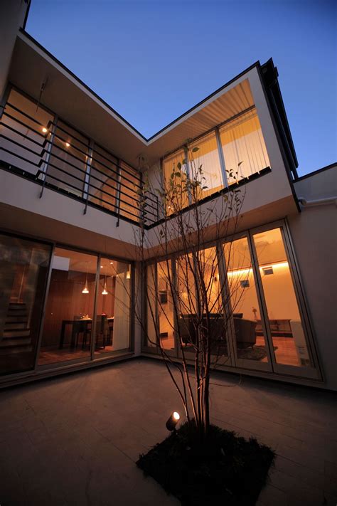 カテゴリー アクション アドベンチャー sf・ファンタジー ecchi ハーレム ラブコメ コメディ くらし・生活 ホラー スポーツ 歴史・時代劇. テラスから室内を見る | コートハウス Courthouse | 家 外観 ...