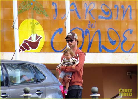 Chris Hemsworth Pregnant Elsa Pataky Enjoy Day Off With India Photo Celebrity