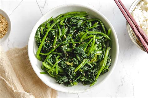 Perfect for appetizer, side dish or snack. Korean Spinach Side Dish (Sigeumchi-namul) - Okonomi Kitchen