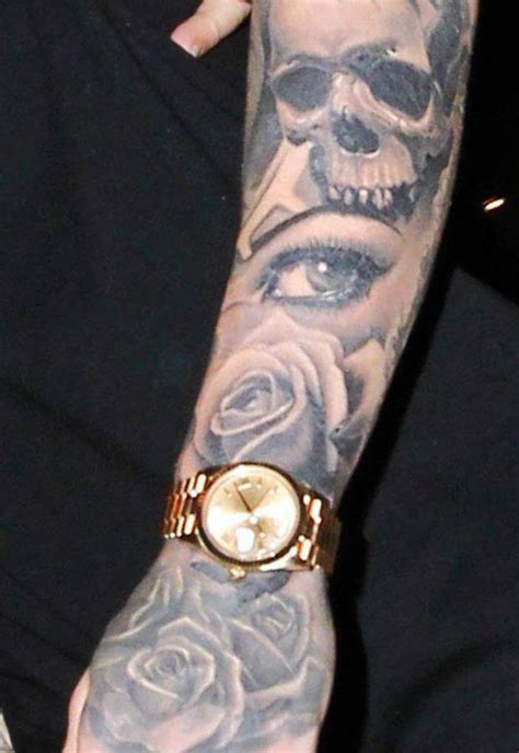 June 18, 2016 · liam payne added a black and grey style crest portraying a lion standing on its hind march 16, 2016 · liam payne got a black and grey style clock and gear tattoo on the left inner. Liam Payne shows off tattoo of pregnant girlfriend Cheryl ...