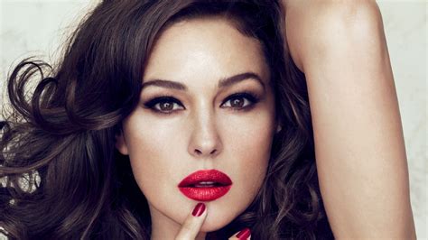 Monica Bellucci Wallpapers Pictures Images