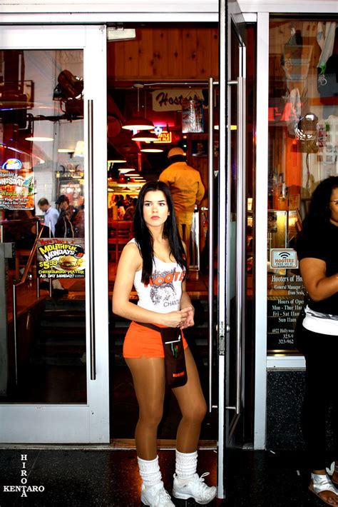 Hooters Hollywood Blvd June 3 2010 Waitress Watching Th… Flickr