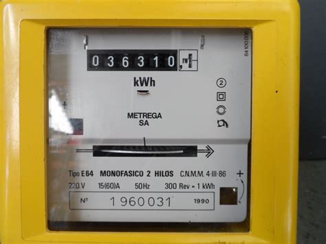 Estos contadores son los también conocidos como contadores tradicionales que miden el consumo eléctrico a partir del disco giratorio que tienen en su interior. CONTADOR DE LUZ ANALOGICO METREGA SA. - Oller Stocks