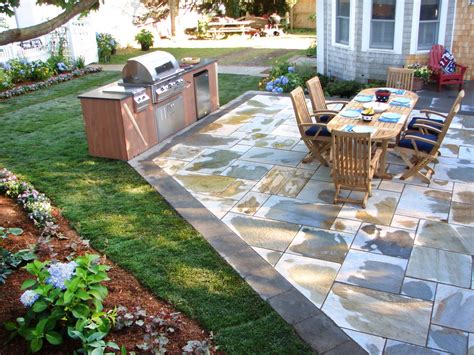 But the builder says there are still plenty of possibilities for people with more modest budgets. Cheap Outdoor Kitchen Ideas | HGTV