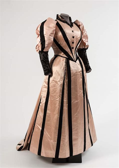 An Early 1890s Day Dress Lily Absinthe