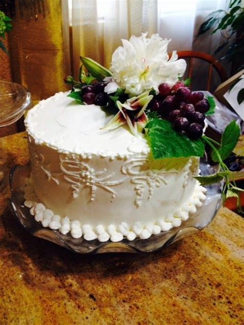 A flower tip, of course. How to use fresh flowers on a cake- Cake Decorating- video ...