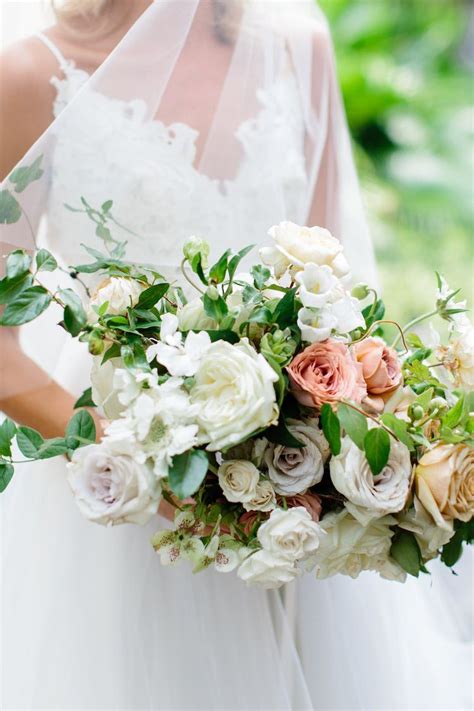 42 Insanely Stunning Spring Wedding Bouquets