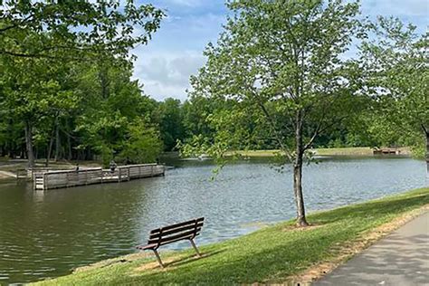 6 Of The Prettiest Parks To Picnic And Play At This Spring In Charlotte