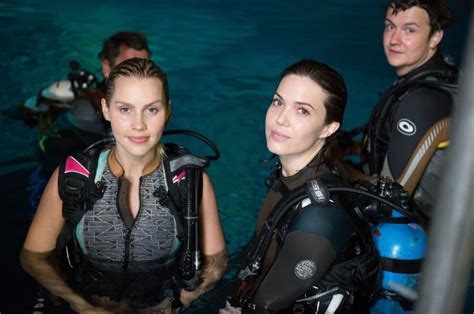 47 Meters Down 2017 Womens Diving Scuba Girl Claire Holt