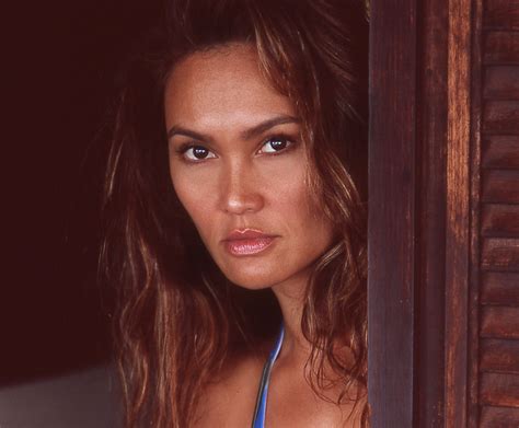 hei 35 grunner til tia carrere now learn more facts about the talented entertainer now