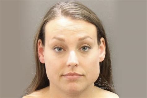 Female Corrections Officer Accused Of Having Sex With Inmate ‘and Gave Him Racy Pics The Us