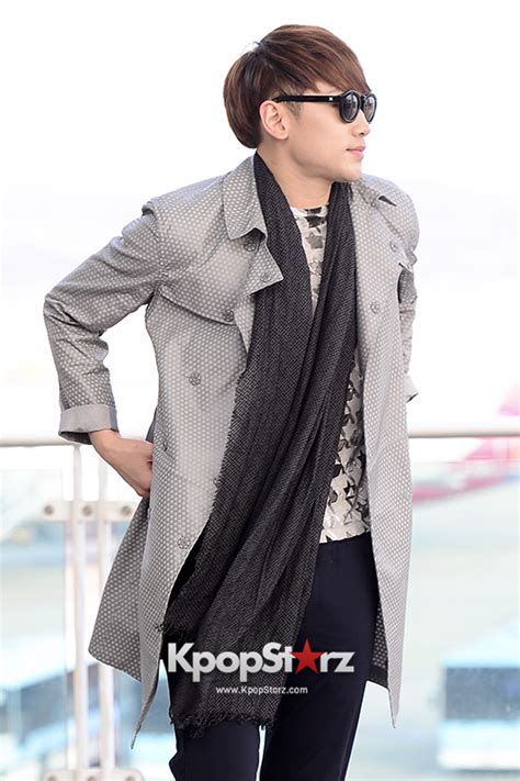 김우빈 / kim woo bin. Kim Woo Bin and Rain at Incheon International Airport for ...