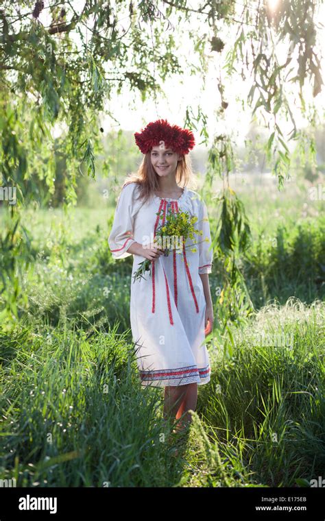 ukrainische nationale kleidung stockfotos und bilder kaufen alamy