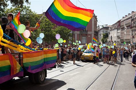 Download and use 5,000+ orgulho lgbt stock photos for free. Porque é que junho é o mês do orgulho LGBT? - Lisboa Secreta