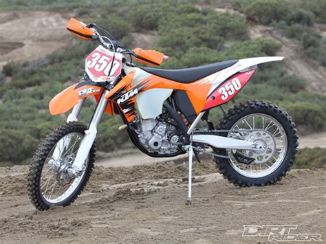 Here you can find such useful information as the fuel capacity, weight, driven wheels, transmission type, and others data according to all known model trims. 2012 KTM 350 XC-F - Moto.ZombDrive.COM