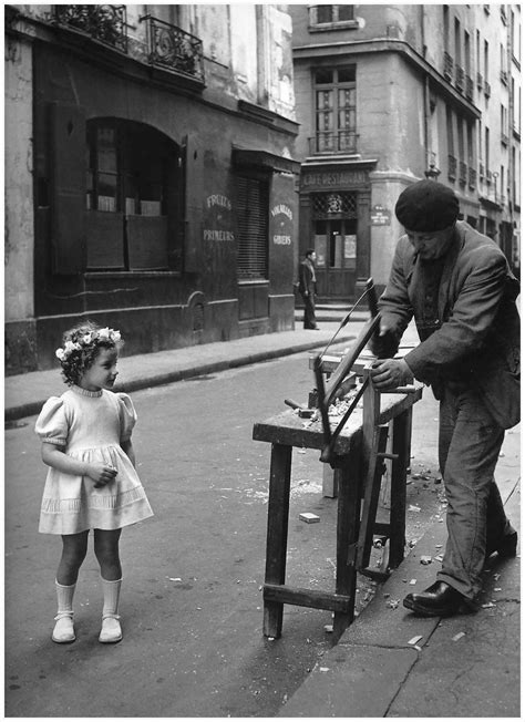le menuisier de la rue saint louis en l isle paris 1947 photo robert doisneau robert doisneau
