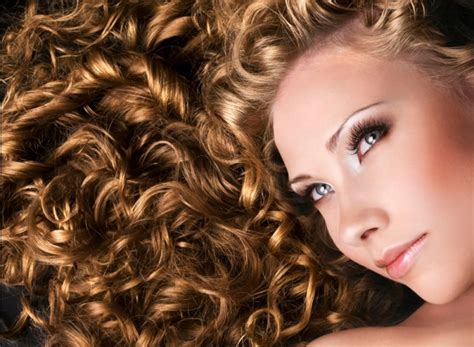 4 Easy And Effective Methods On Curling Your Straight Hair