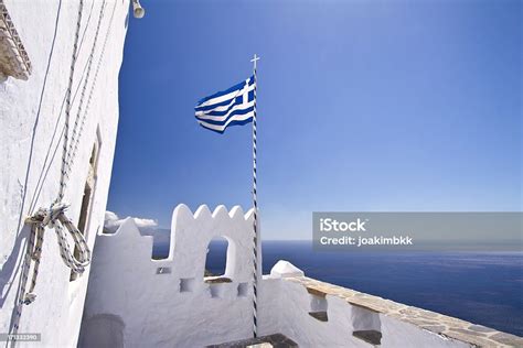 Bendera Yunani Melambaikan Tangan Di Langit Foto Stok Unduh Gambar