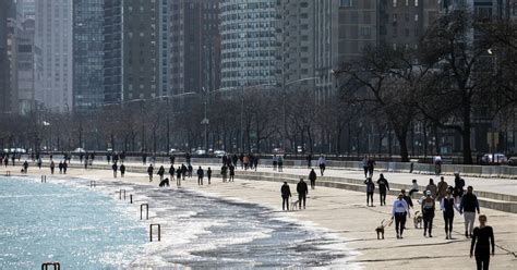 Chicago Closes Lakefront To Public