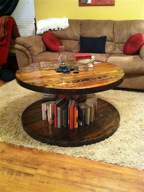 Plus, having this large coffee table on casters makes it super functional too! DIY Pallet Round Coffee Table Plans | Recycled Crafts