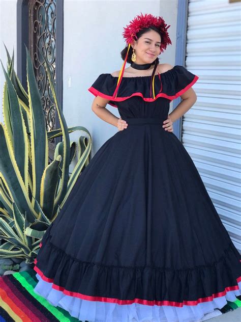 Mexican Black Skirt With Top Handmade Beautiful Frida Etsy In 2021 Traditional Mexican Dress