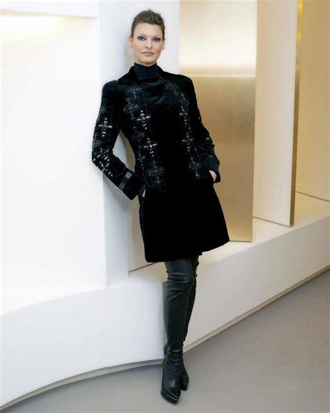 Linda Evangelista Wore A Black Velvet Versace Coat From The Fall 2012