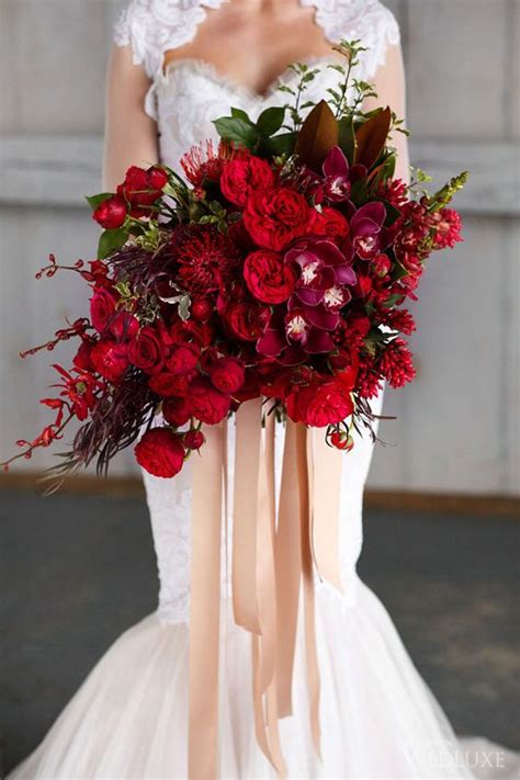 Romantic And Elegant Red Bridal Bouquet Ideas