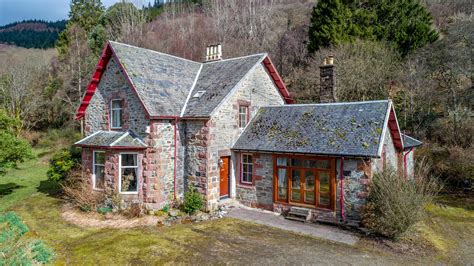 Where me and my true love were ever wont to gae on the bonnie, bonnie banks o' loch lomon'. Stunning Loch Lomond lodge with private beach for sale ...