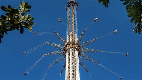 The Worlds Tallest Swing And Other Extreme Attractions Cbbc Newsround