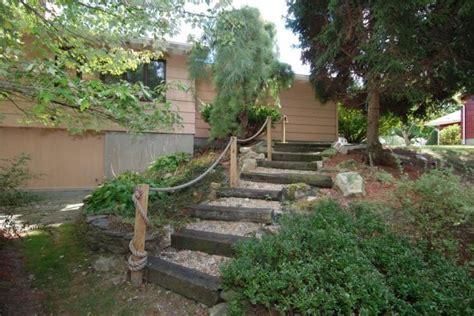 This rope railing would be great for a cabin in the woods or for a lake house too. Outdoor Rope Railing | Home - Stairways, Railings ...