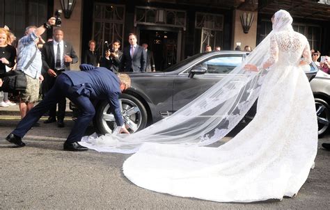 Nicky Hiltons Veil Got Run Over At Her Wedding Nicky Hilton Nicky Hilton Wedding Bride