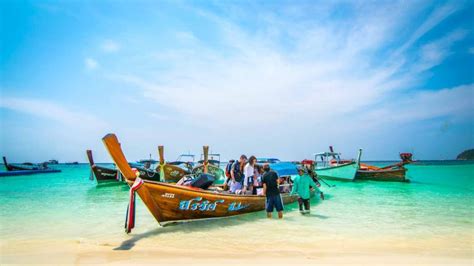 Snorkel trip to the island paradise of koh lipe by speed boat from pakbara pier. Ultimate Guide to Koh Lipe, Thailand | 2017 Edition