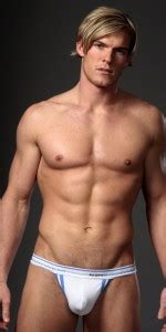 Alan Ritchson Nude Body