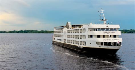 Três Navios Fazem Viagens Entre Dois Portos