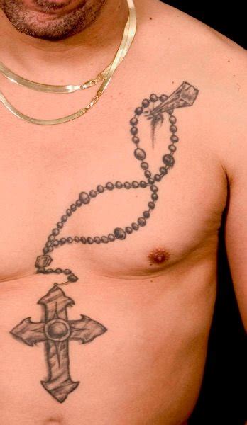 Este tipo de tattoos son muy populares tanto entre hombres como entre mujeres, y como puedes ver quedan bien en cualquier parte del cuerpo. 80 Ideas perfectas de tatuajes con rosarios