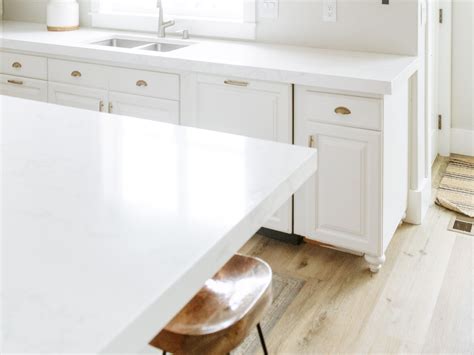 White quartz is a gorgeous engineered stone that has many styles that replicate the look of natural stone. Get 37+ Quartz Countertops Near Me Cost