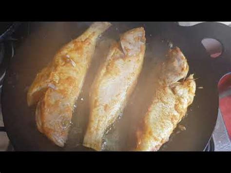 Ikan, lauk, sebarau, ikan kee, ikan maw, ikan dory, ikan unga, ikan kelah. 1 Minute Hamour Fish Fry with sound - YouTube