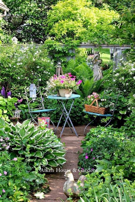 30 Beautiful Small Cottage Garden Design Ideas For