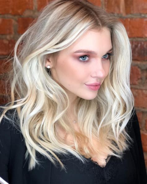 Balayage Blond Blonde Hair With Highlights Front Highlights Bright Blonde Blonde Lob Icy