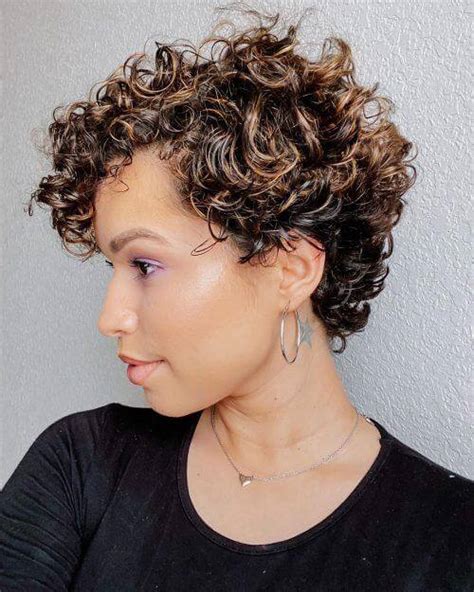 14 Great Short Haircuts For Curly Hair Trending Right Now
