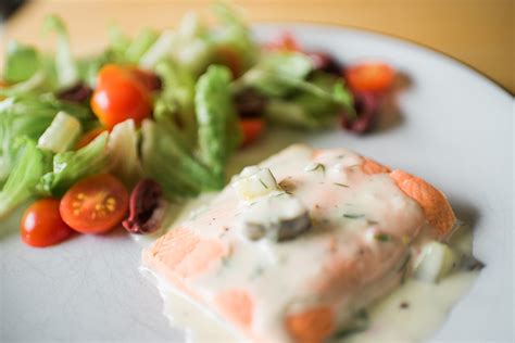 Whole30 Poached Salmon With Cucumber Dill Sauce Recipe Wenatchee