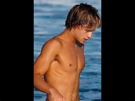 Dylan Sprouse Nude Photos Leak