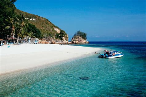 It's a teeny tiny island owned by the johor sultanate. Day Trip & Snorkeling at Pulau Perhentian, Terengganu ...